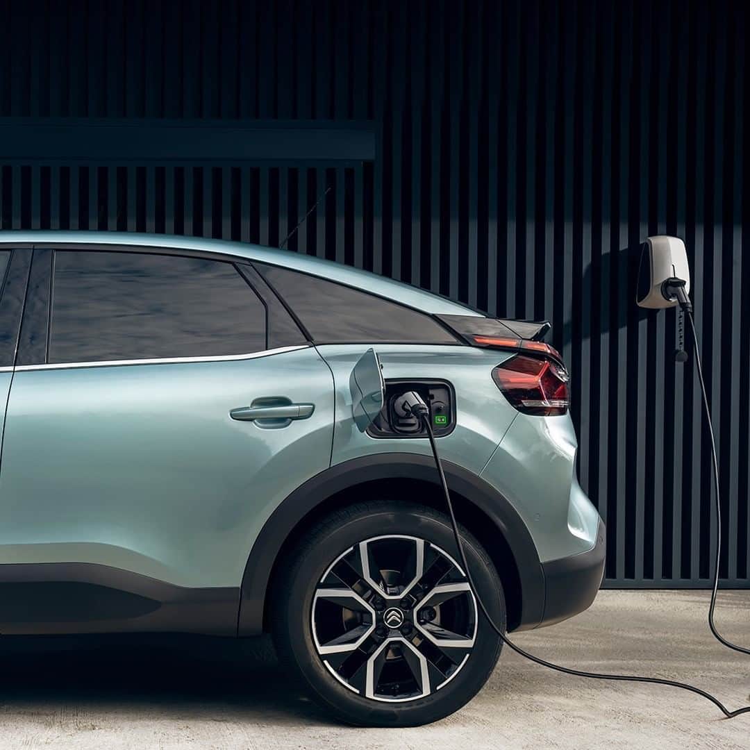 Citroënさんのインスタグラム写真 - (CitroënInstagram)「Opën the way! With New Citroën ë-C4 - 100% ëlectric, it’ll only take you 30min to recharge 80% of your battery! ⚡️ Fast and efficient, isn’t it? Also available in petrol or Diesel. #ËlectricForAll #InspirëdByYouAll #New #Citroen #Car #Elegance #Design #Fashion #Comfort #Electric #Instacar #Carsofinstagram #Auto」7月26日 1時08分 - citroen