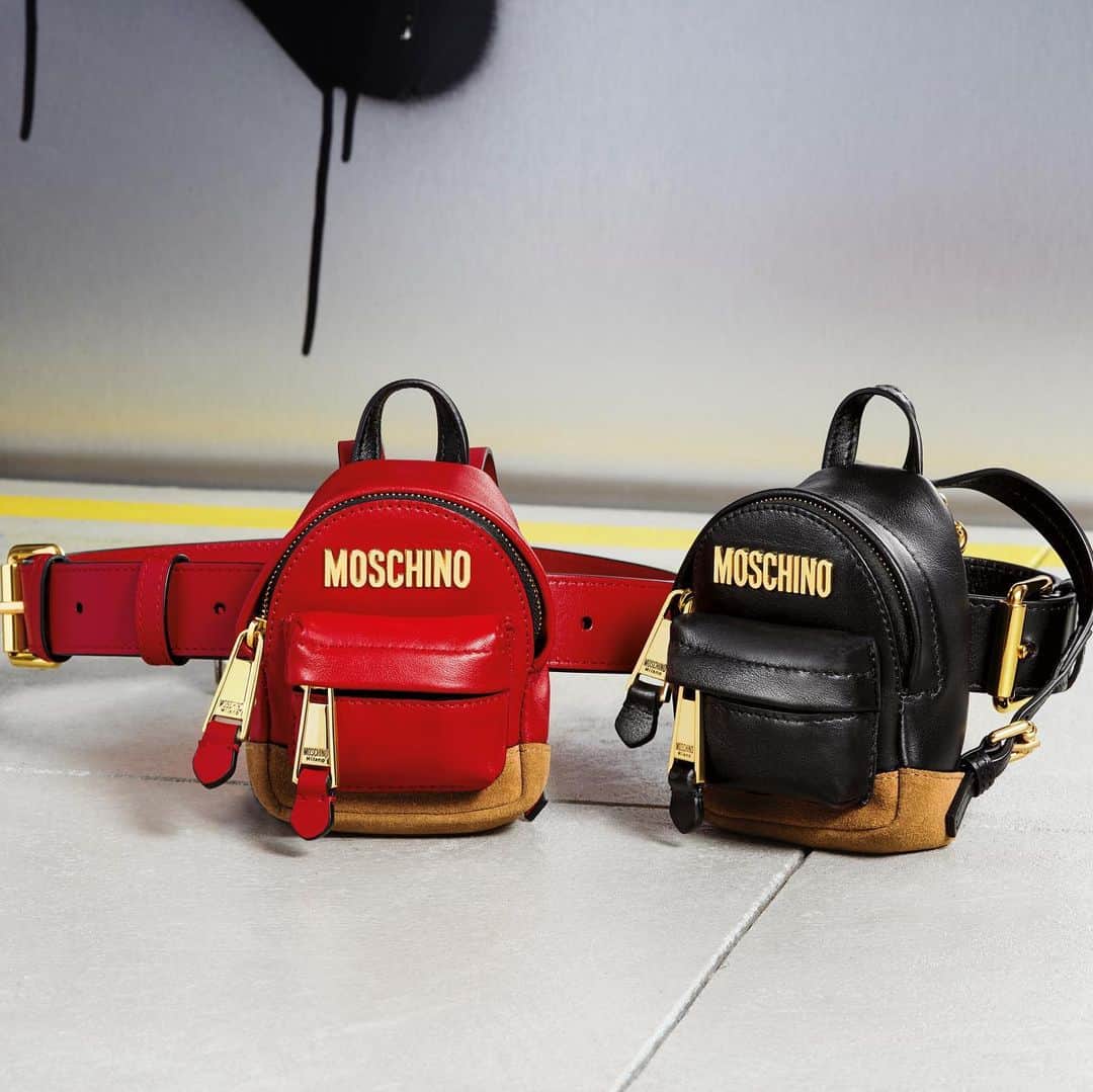Moschinoさんのインスタグラム写真 - (MoschinoInstagram)「Moschino mini backpacks on moschino.com and Moschino Shops #moschino @itsjeremyscott」7月26日 1時19分 - moschino