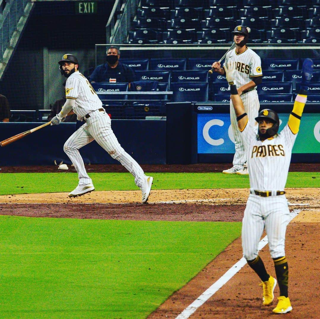 エリック・ホズマーのインスタグラム：「Great start ..... on to the next one  @padres   Go Pads」
