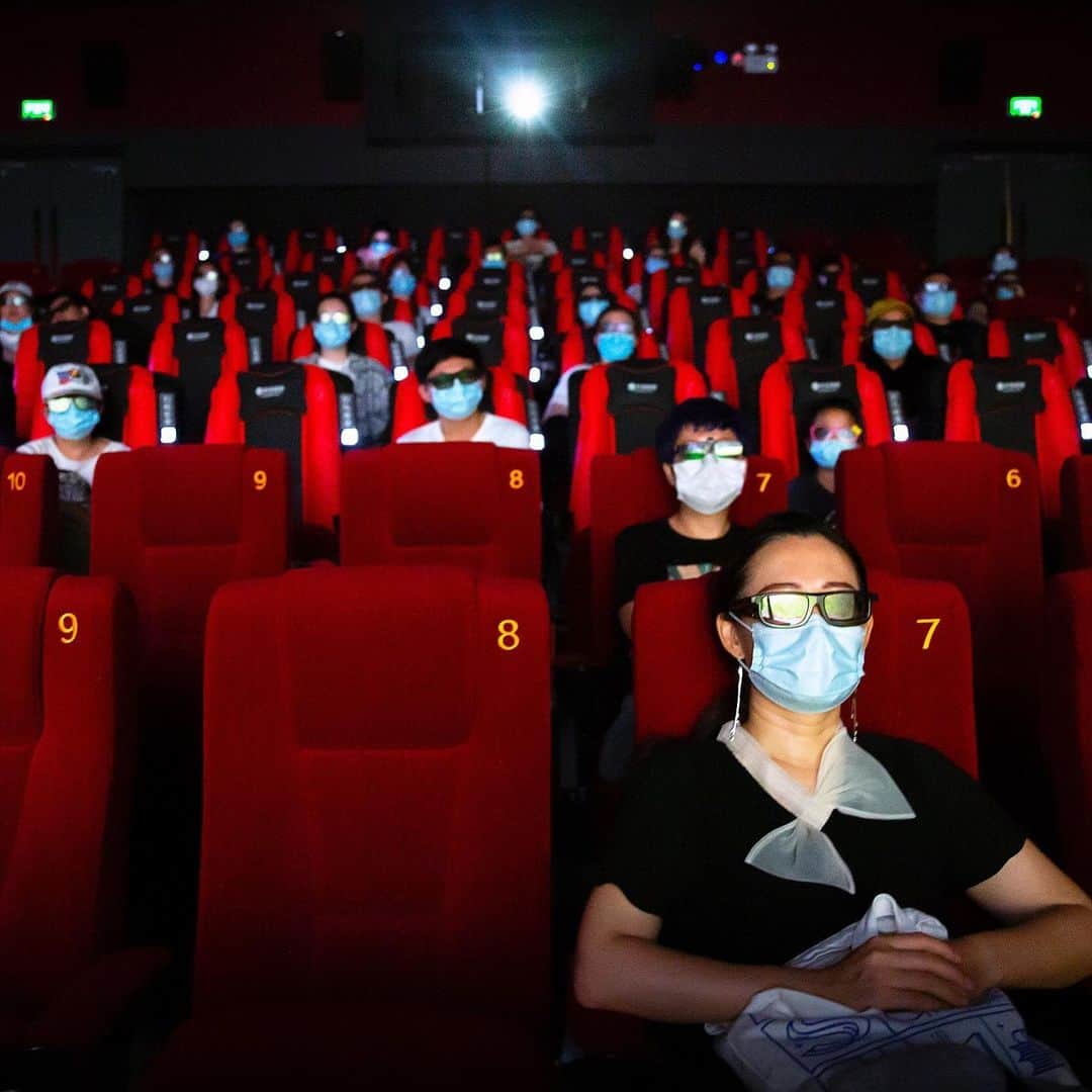 NBC Newsさんのインスタグラム写真 - (NBC NewsInstagram)「People wearing face masks to protect against the coronavirus watch ‘Dolittle’ at a movie theater in #Beijing on Friday. . Beijing partially reopened movie theaters Friday as the threat from the coronavirus continues to recede in China's capital. . 📷 Mark Schiefelbein / @apnews」7月26日 1時23分 - nbcnews