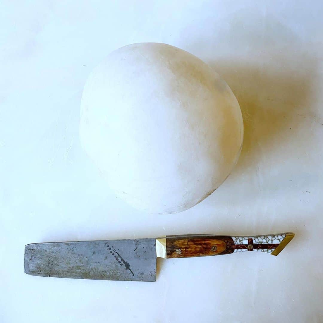 ジェイミー・オリヴァーさんのインスタグラム写真 - (ジェイミー・オリヴァーInstagram)「Delicious Puff Ball mushroom simply prepared and pan roasted squeeze of lemon yum check preparation in other pics super easy ....... @gennarocontaldo 💪🏼」7月26日 1時33分 - jamieoliver