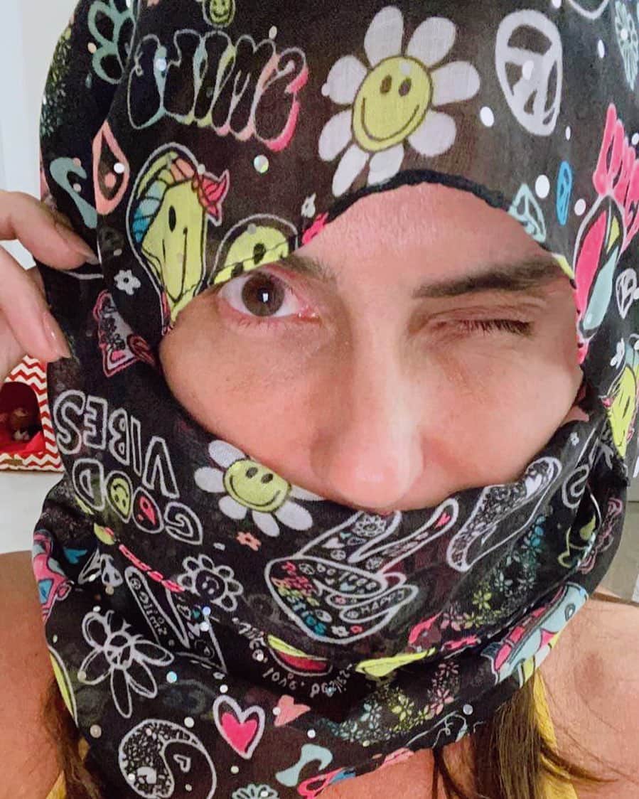 Giovanna Antonelliのインスタグラム：「😉 Um sábado divertido, bem 'Good vibes', ☮️, alegre, positivo, 🌈 com amor, ✌🏽e fé🙌🏻! ✨」