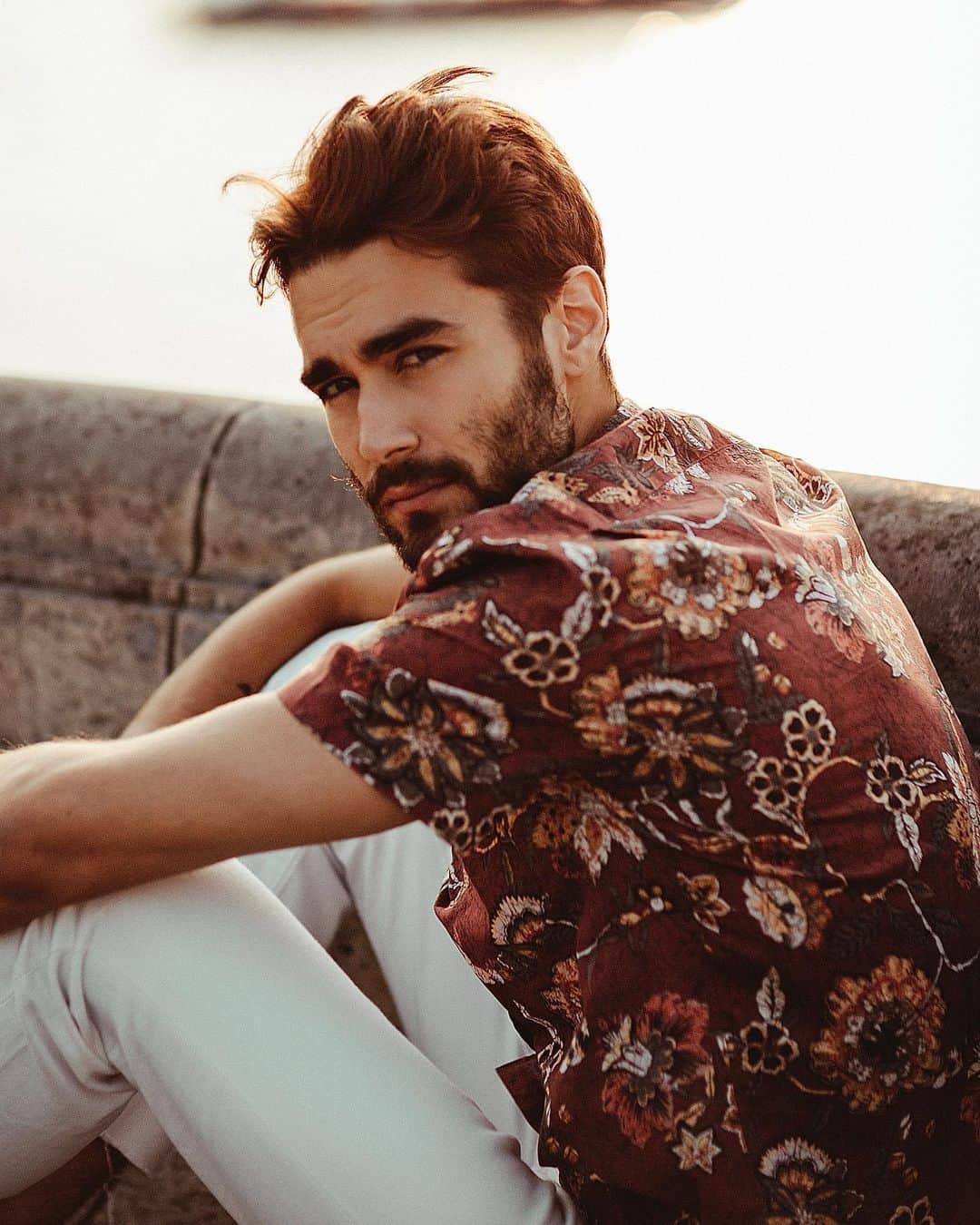 NICOLAS SIMOESのインスタグラム：「Sunset call 🧡」