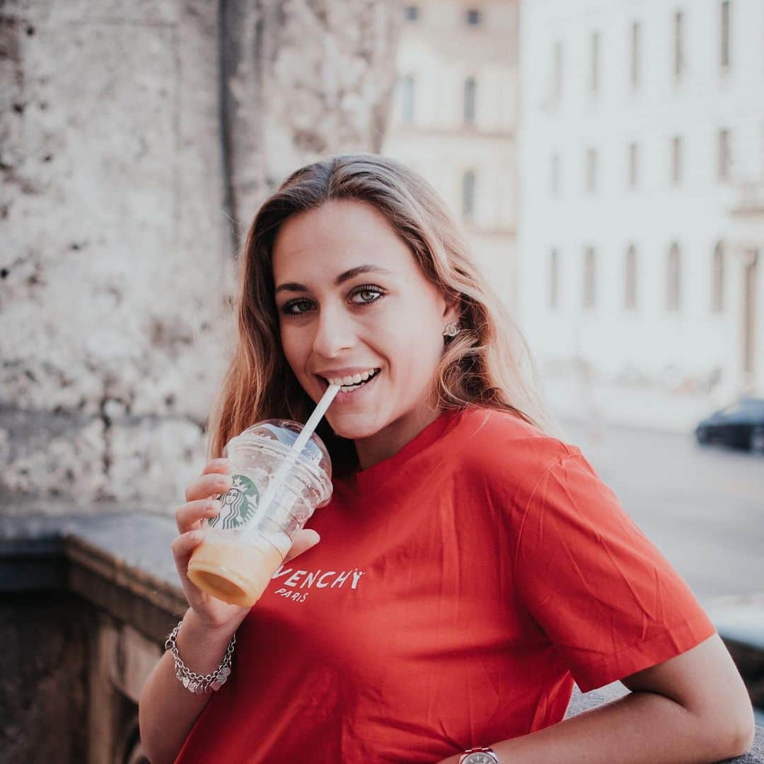 ソフィア・フロルシュさんのインスタグラム写真 - (ソフィア・フロルシュInstagram)「Pretty hot day here in Munich today ☀️ Alway loving to have something cold to drink in summer 🔥 Iced Smoothie/Coffee/ Juice are amazing 🥰 ~ 📸 x @made257 ~ #sophia #sophia99 #racegirl #racing #changeagent #motorsport #munich #summer #city」7月26日 2時07分 - sophiafloersch