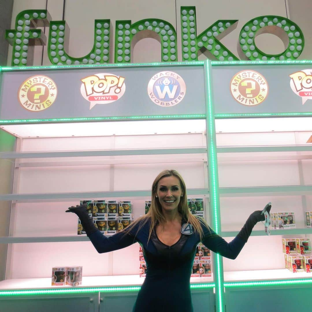 ターニャ・テイトさんのインスタグラム写真 - (ターニャ・テイトInstagram)「Have you ever been to #FunkoFundays? One of my favourite parts about going to #ComicCon is the Funko booth and Fundays. Have so many lovely memories. Here are some of my favourite Funko pictures from #SDCC - @OriginalFunko #FunkoPop #FunkoFamily #Fundays #cosplay #cosplayer #convention #SanDiegoComicCon #ComicConAtHome #FunkoBooth」7月26日 2時29分 - tanyatate