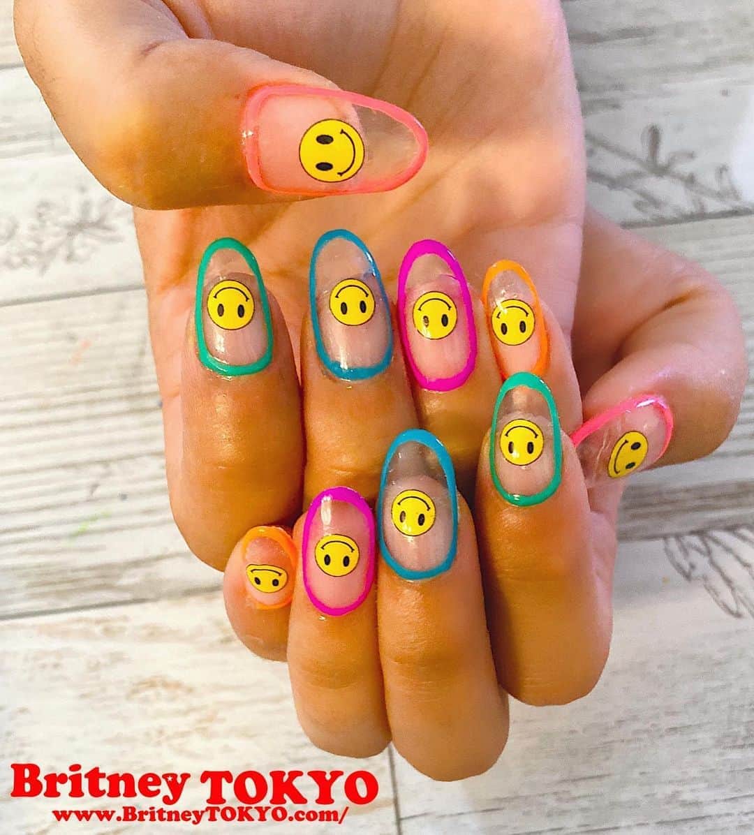 Britney TOKYOさんのインスタグラム写真 - (Britney TOKYOInstagram)「Smiles🍌✨ #nailart #nails #clearnails #britneytokyo」7月26日 2時34分 - britneytokyo