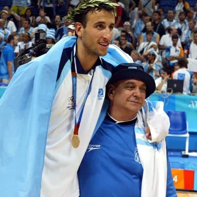 マヌ・ジノビリのインスタグラム：「Qué tristeza! Gracias viejito hermoso por cuidarnos tan bien por tantos años. Te vamos a extrañar mucho! Enorme abrazo a toda su familia en este momento tan difícil. 😢😢」