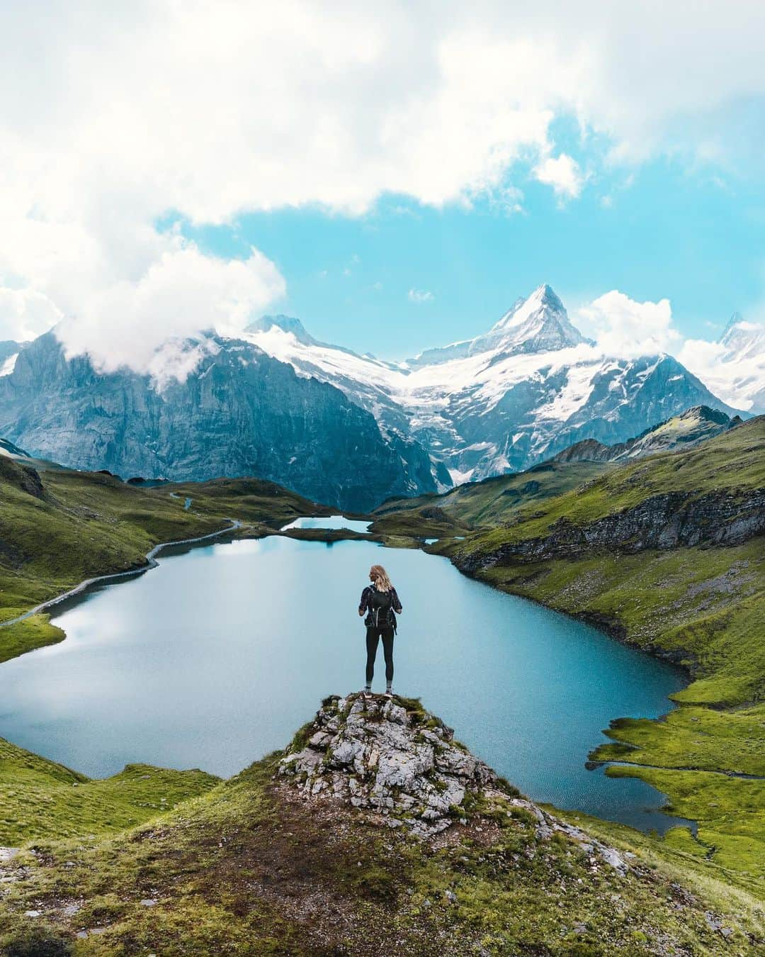 Zanna Van Dijkさんのインスタグラム写真 - (Zanna Van DijkInstagram)「This was the view that convinced us to come to Grindelwald... and it’s safe to say it exceeded our expectations 🤩🙌🏼 But seriously guys, today’s hike was one of the best I’ve EVER done, and that’s saying something! Go check it out on my stories 😍❤️ 📍Location: Grindelwald, Switzerland 🇨🇭 Photo: @chrispriestley__ 📸  #hiking #exploremore #getoutdoors #switzerland #visitswitzerland #myswitzerland #grindelwald #swissmountains #mountaingirls #girlswhohike #travelblogger #hikingblogger #hikingadventures」7月26日 3時07分 - zannavandijk