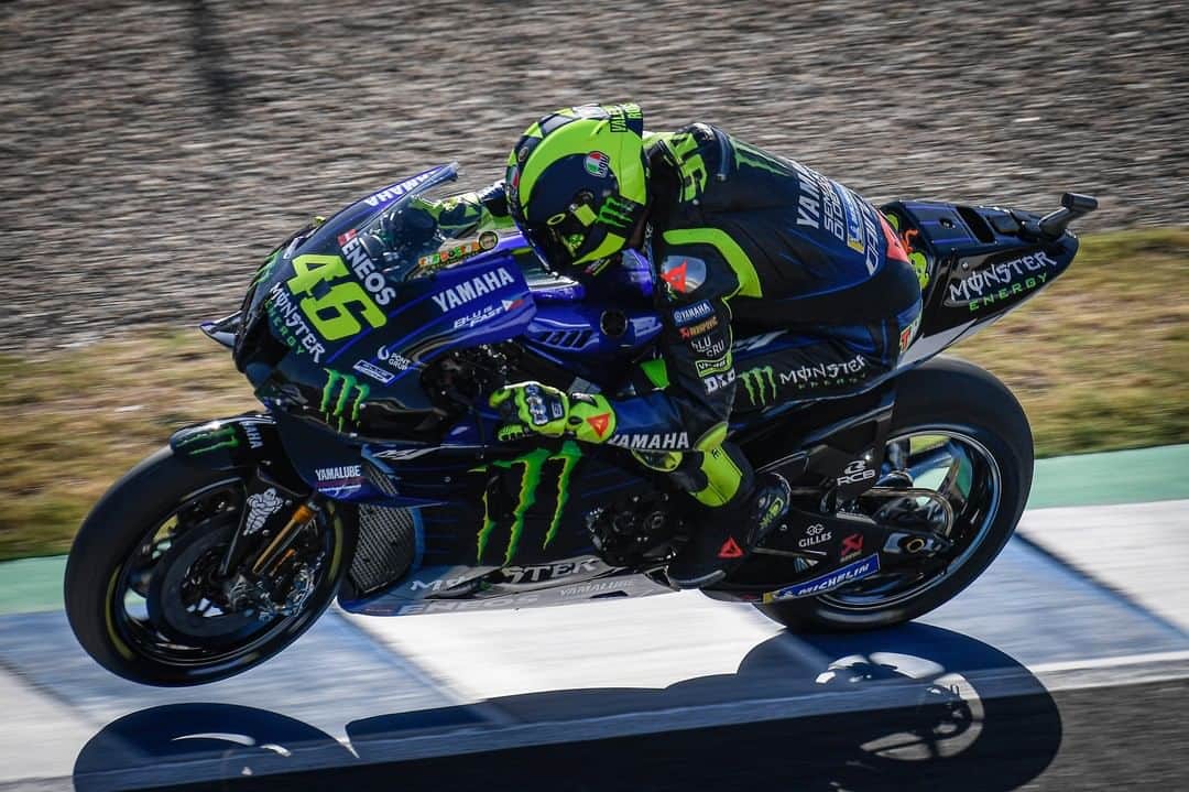 MotoGPさんのインスタグラム写真 - (MotoGPInstagram)「Starting from 4th on the grid... will we see this man 👆 back on the podium tomorrow? #AndaluciaGP 🏁 #VR46 #ValentinoRossi #Motorcycle #Racing #Motorsport」7月26日 3時25分 - motogp