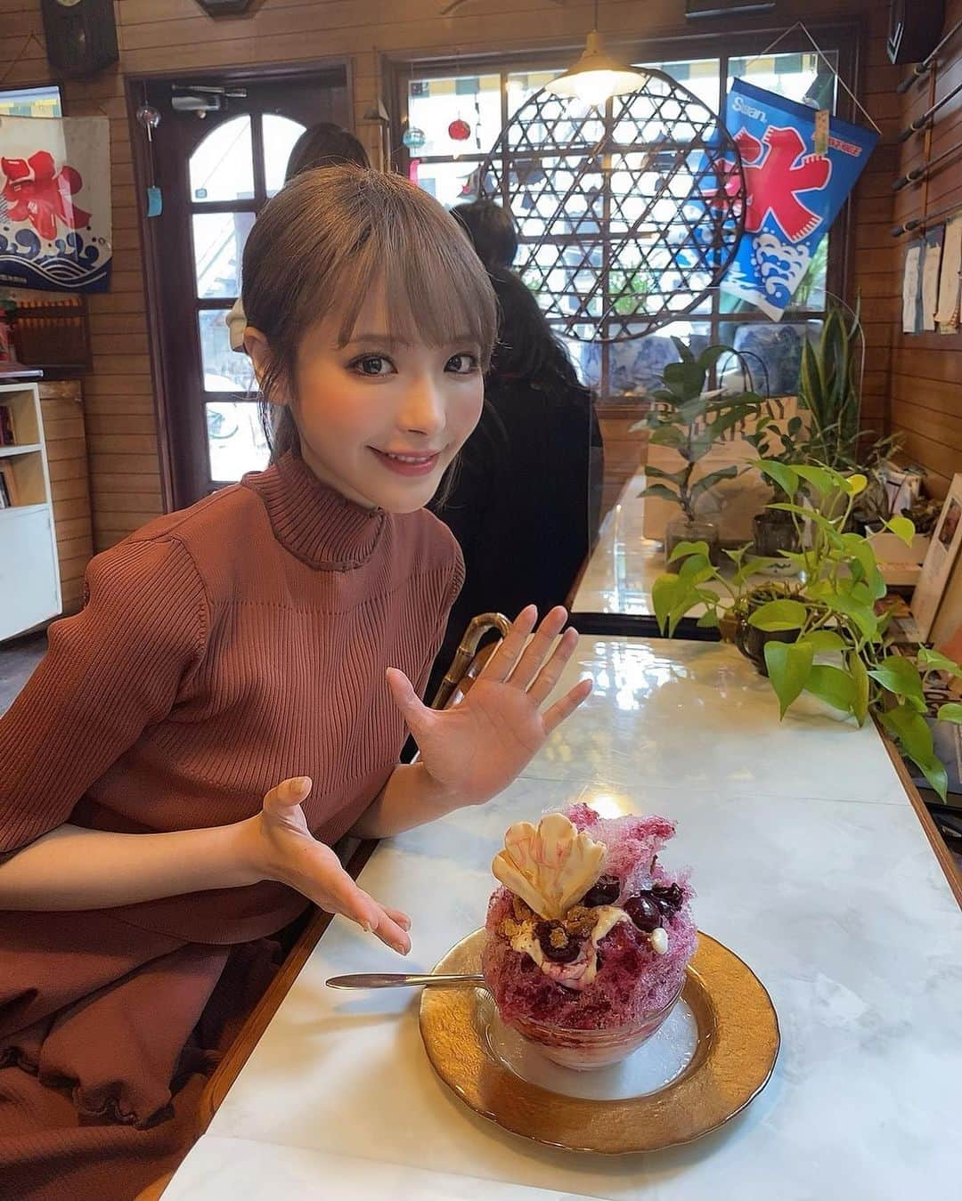 桃乃木かなさんのインスタグラム写真 - (桃乃木かなInstagram)「北品川にある「いちょうの木」さん🍧  ・アメリカンチェリー ・すももクランブル﻿﻿ ・ずんだ紫陽花﻿ ・スイートポテト焼酎漬﻿ ﻿ 2、3年ぶり位に！！気になるメニューが沢山あったのですが時間予約制なのでまた次回😋個人的にこの4杯の中だとアメリカンチェリーが1番ツボでした🍒 #いちょうの木　#北品川　#かき氷」7月26日 12時50分 - kana_momonogi