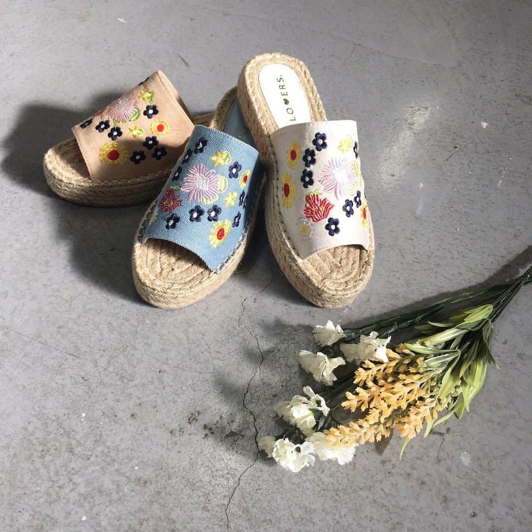 ショップにこにこさんのインスタグラム写真 - (ショップにこにこInstagram)「. shopnikoniko【style share】 .  #刺繍ジュートサンダル ＮＯ:32209356 . ✨STYLE SHARE 募集中！✨ shopnikonikoのアイテムを取り入れてコーデを投稿しよう！ ハッシュタグは『 #shopnikoniko 』 . あなたの素敵なコーデ　を@shopnikonikoで紹介させてください！ 「リアル」で「身近」なオシャレコーデを楽しみにしています♪ . ✨webモデル募集中！✨ ファッションに興味がある方 モデルを目指している方 などなどご連絡お待ちしております。 詳細はプロフィール畫面にあります 公式ホームページにて。 . #サンダル #ジュート #ジュートサンダル #刺繍 #シューズ #着回しコーデ #ootd #outfit #置き画倶楽部 #2020ss #fashion #プチプラ #プチプラコーデ #カジュアル #韓國ファッション #coordinate #コーデ #カジュアルコーデ #夏コーデ #大人コーデ #ママコーデ #オシャレママ #今日のコーデ #ショップにこにこ」7月26日 12時51分 - shopnikoniko