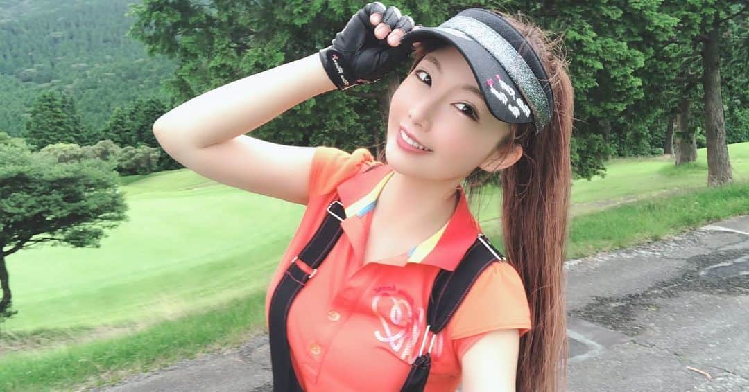 坂地久美さんのインスタグラム写真 - (坂地久美Instagram)「楽しかったゴルフの⛳️  ニコニコ☺️ショット📸💞  前に、雑誌の企画で  💖くーみんのKIRAKIRAゴルフ💖  って言うページで、ゴルフイベントやったりして楽しかったから、またそう言うのもやりたいなぁ❣️   #ゴルフ #ゴルフ女子 #シューティング #golf #golflady #golfgirl #shooting #japan #japanesegirl #sakachikumi #坂地久美」7月26日 13時02分 - sakachikumi