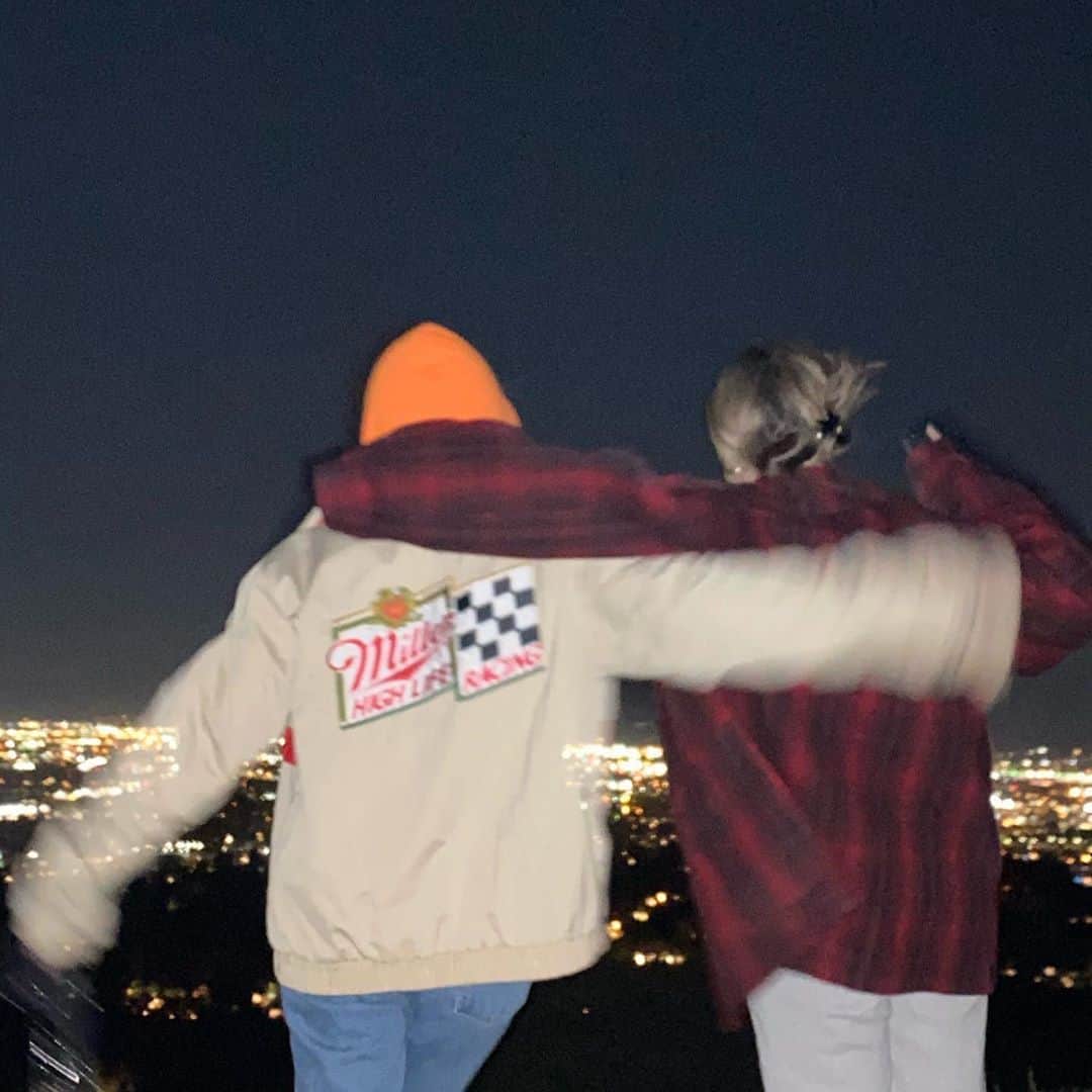 システィーン・スタローンのインスタグラム：「This night I threw Sophia off the mountain」