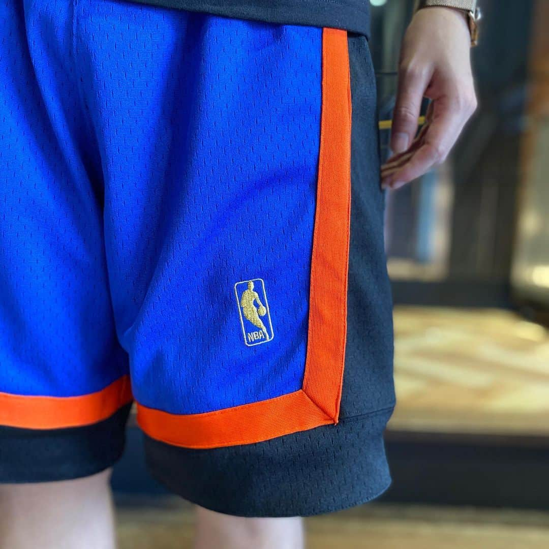 GROW AROUNDさんのインスタグラム写真 - (GROW AROUNDInstagram)「🏀mitchell & ness🏀 . . "NY KNICKS" AUTHENTIC SHORT 入荷致しました🏀🔥 . 172cm 58kg Mサイズ着用しています。 . . #mitchellandness #knicks #growaround #growaroundnewarrivals  #growaroundyokohama」7月26日 13時11分 - growaround