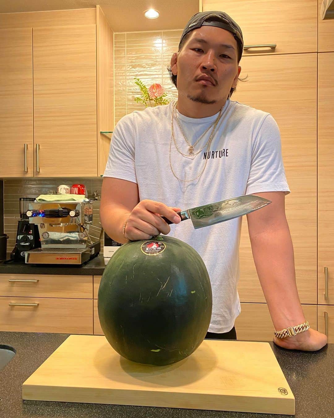 稲垣啓太のインスタグラム：「夏の女神頂きました🍉 切り裂きます。」