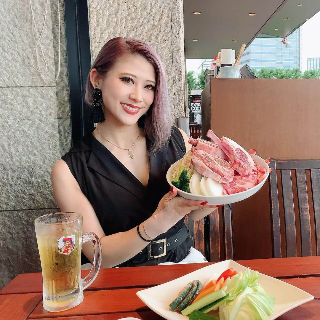 Kumiのインスタグラム：「. ジンギスカンはヘルシーで ダイエットと美容にも良いんだよ❤︎ . 🐏🐏🐏 . . . 昨日は10年の付き合いになる 友たちと女子会でして❤️👗 . 久々っっに プライベート〜ぉな時間を過ごせました❤️💄💋✨ . . . #美食ハンター　#ジンギスカン　#女子会　#前下がりボブ」