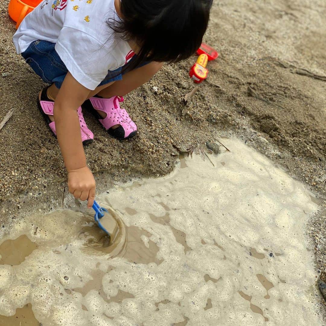 木本泉さんのインスタグラム写真 - (木本泉Instagram)「-﻿ 姪っ子と公園へ🌳﻿ ﻿ 朝早く、、、実家に来て﻿ 「遊びに行こうよー」と笑﻿ ﻿ スッピンのまま😅﻿ パッと洋服を着て公園へ。﻿ ﻿ 誰もいなかった笑﻿ ﻿ #姪っ子#2歳#公園」7月26日 13時48分 - izumikimoto