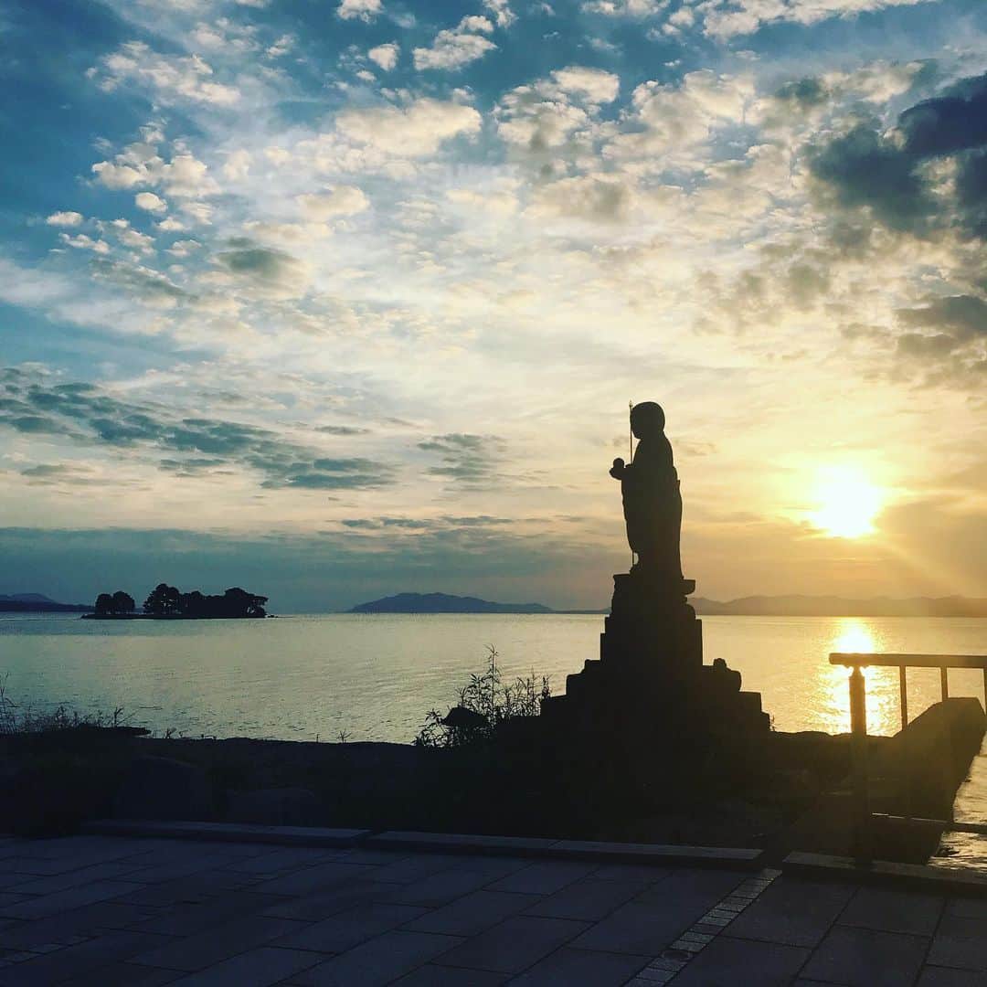 ミラのインスタグラム：「No matter where. The Japanese sunset can always be beautiful」