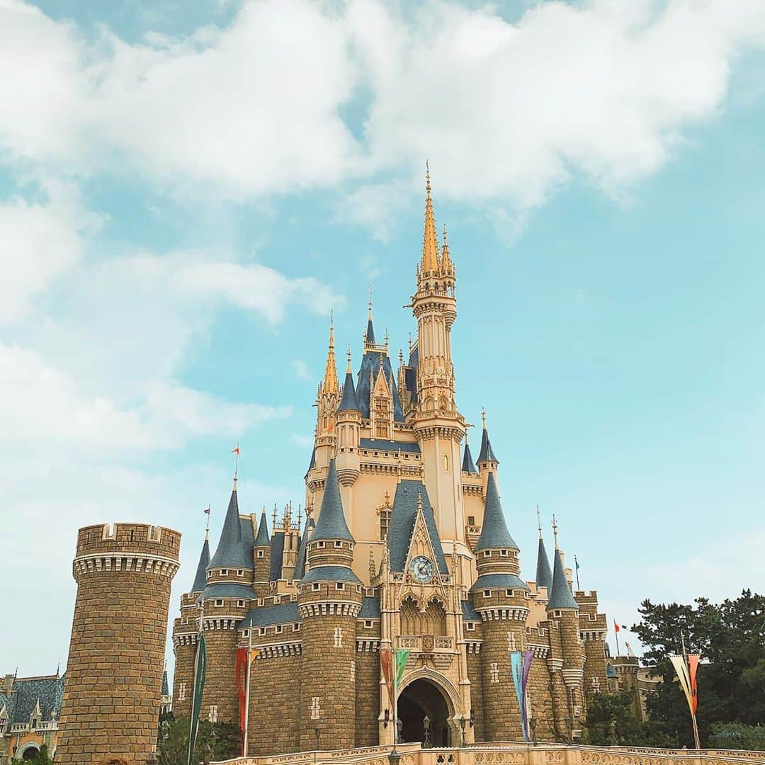 前田亜美のインスタグラム：「. . . やっと。。. . . この間行けました。. . . 幸せでした𓂃𓈒𓏸. . #ディズニー #Disney #ディズニーランド」