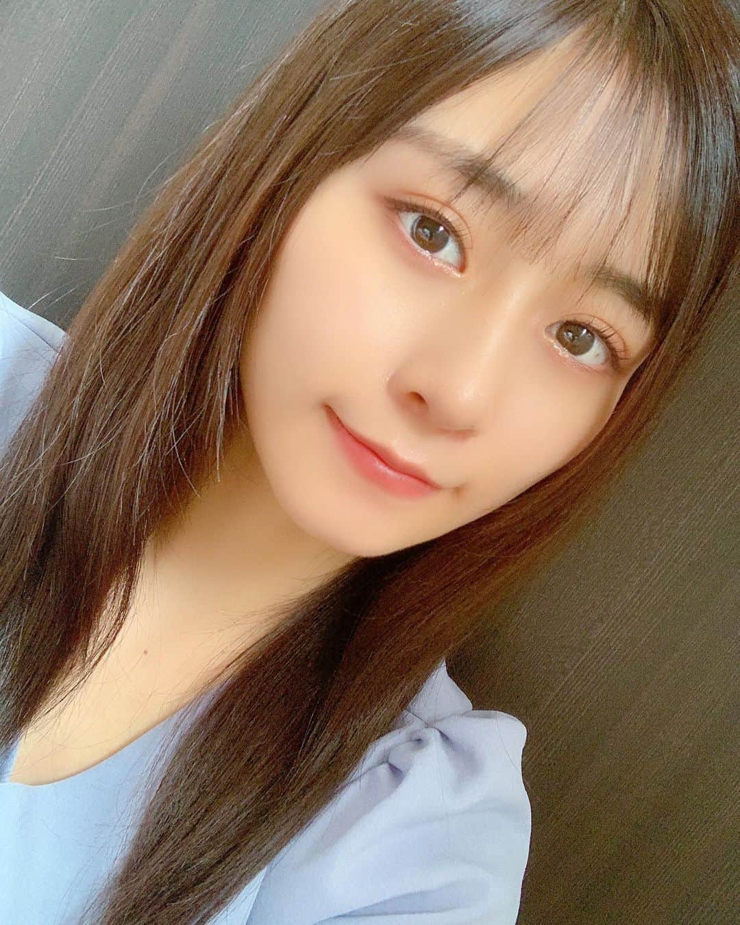 内木志のインスタグラム：「夏だね〜🌞🍹 前髪あるとまた雰囲気変わるかな〜？ #前髪 #ありなし #どっち派　？」