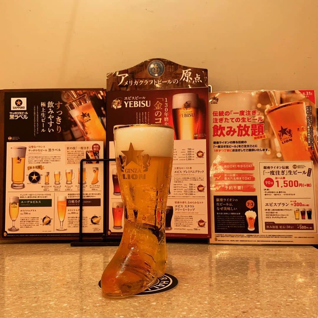 くろさんのインスタグラム写真 - (くろInstagram)「🍺 伝統の「一度注ぎ」注ぎたて生ビール飲み放題🍻 ブーツグラスって男女7人夏物語←The昭和w 3650円分飲んだので飲み放題1800円分を回収ぅ🍺 #銀座ライオン #ginzalion #サッポロ生ビール黒ラベル #サッポロビール飲み放題 #ブーツ編み編み #男女7人夏物語 #ビアホール #ブーツグラス #昭和レトロ #昭和世代 #サッポロビール #⭐️SAPPORO」7月26日 14時08分 - m6bmw