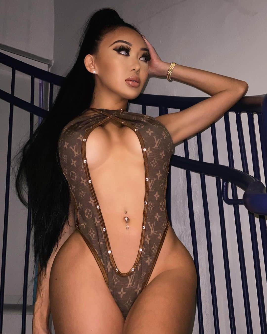 Reinaのインスタグラム：「I’m the truth 💎 so hold ya lies」
