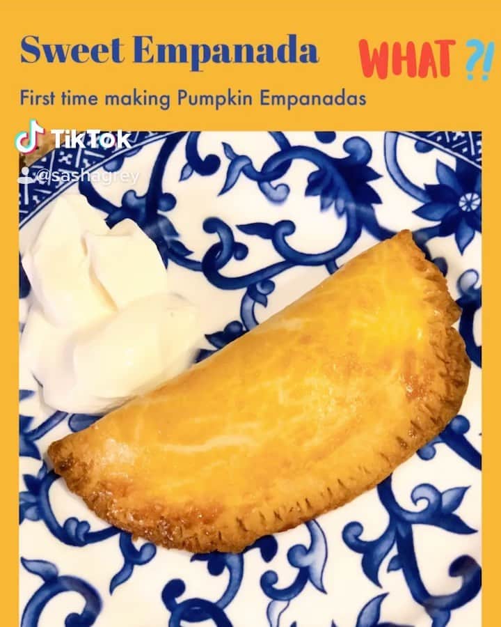 サーシャ・グレイのインスタグラム：「Sweet Empanadas recommended by my Twitch chat! The idea sounded weird to me since empanadas are usually savory, but they were really good. I’d definitely try a different recipe next time, similar to an apple turn over for a better texture of pumpkin.」