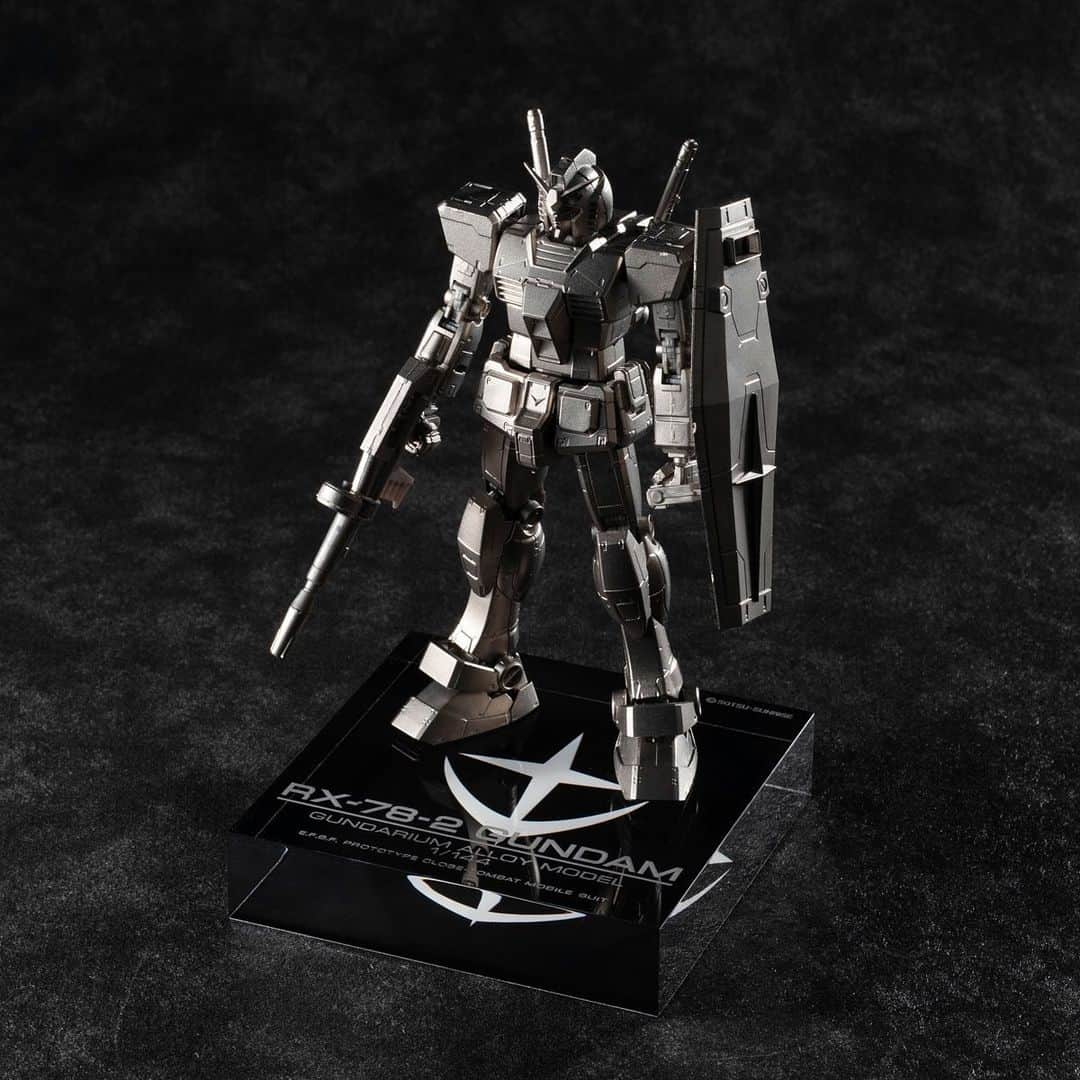 HYPEBEASTさんのインスタグラム写真 - (HYPEBEASTInstagram)「#hypeAF: @bandaiamerica has crafted a $2,000 USD RX-78-2 model kit made out of actual "Gundarium." Bandai Spirits set out to replicate the element, combining high-purity titanium, aluminum, and the rare-earth element yttrium through the process of sintering. The result is a model kit that gives off a metallic black sheen with a rock-like surface, truly unique to this limited edition kit boasting a staggering price of $2,000 USD per set. ⁠⠀ Photo: Bandai Spirits」7月26日 5時41分 - hypebeast