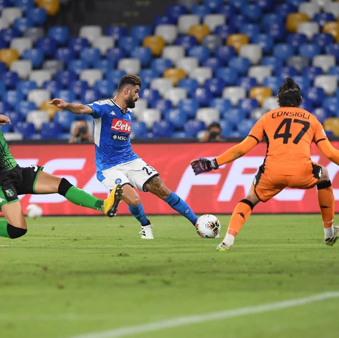 SSCナポリさんのインスタグラム写真 - (SSCナポリInstagram)「📸 Gli scatti del primo tempo ⚽ #NapoliSassuolo 1-0 (HT) 🇮🇹 @SerieA 💙 #ForzaNapoliSempre」7月26日 5時41分 - officialsscnapoli