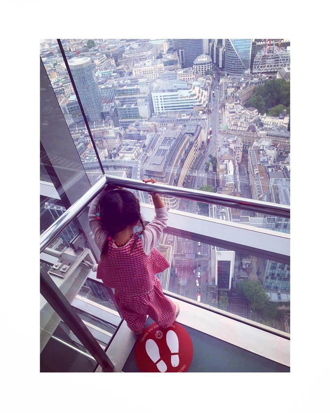 ダイアナ湯川さんのインスタグラム写真 - (ダイアナ湯川Instagram)「Duck & Waffle.  . . . . #daughter #mygirl #twoyearsold #view #london #london #city #duckandwaffle」7月26日 6時07分 - diana.yukawa