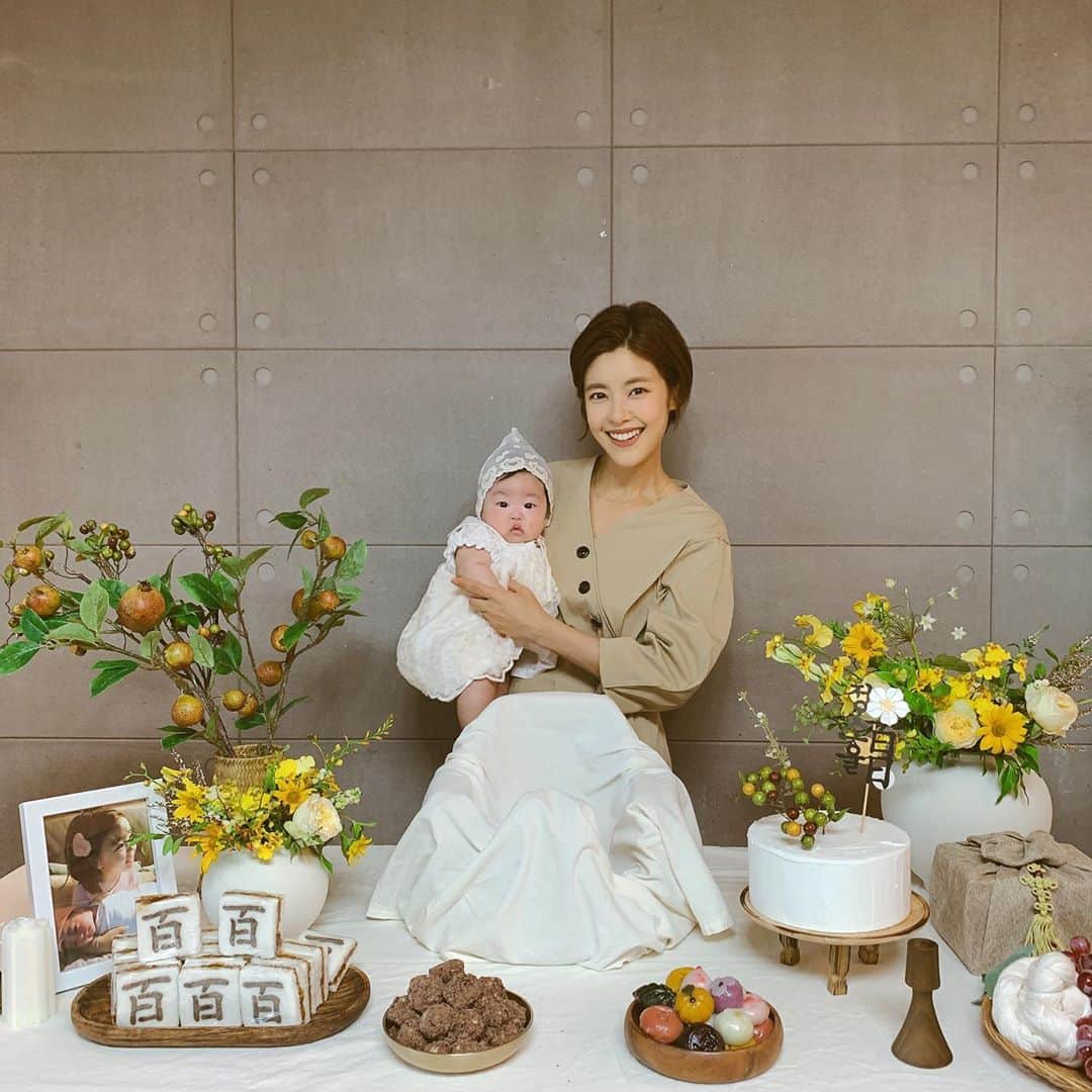 イ・ユンジのインスタグラム：「우리 앞으로도 잘해보자? #백일기념#엄마딸#부부샷아님주의#사랑해」