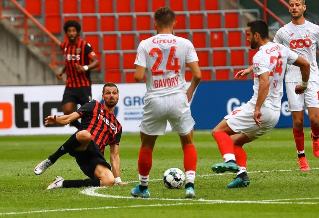 モルガン・シュネデルランのインスタグラム：「5 mois après me revoilà sur le terrain et avec ce maillot 😍 très content,  on va encore bien bosser pour être prêt pour le premier match de la saison #issanissa🔴⚫️   Back on the pitch after 5 months , very happy , we keep working hard to be ready for the 1 st game of the season」