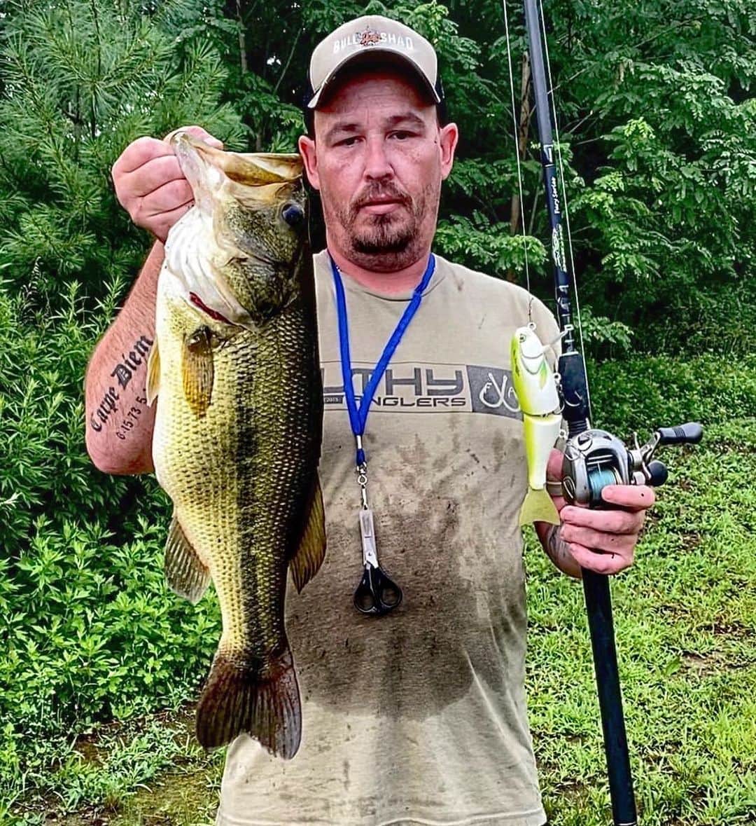 Filthy Anglers™さんのインスタグラム写真 - (Filthy Anglers™Instagram)「Might be the definition of a Filthy Angler right here. Our good friend Josh from Massachusetts @grimmlock58fishing got down and dirty this past week landing this 5.15lb chunk. We met Josh over 5yrs ago and he has always been a big supporter/friend. Congrats on the catch Josh you are Certified Filthy, now go take a shower! www.filthyanglers.com #fishing #teamfilthy #filthyanglers #outdoors #bassfishing #bigbass #nature #kayak #fish #largemouth #largemouthbass #swimbaits #bigbaits #anglerapproved」7月26日 7時25分 - filthyanglers