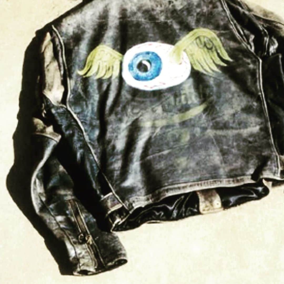 ボンダッチのインスタグラム：「Can you guess how old this #vondutch leather jacket is? #20s #30s #40s #50s #60s #70s #80s」
