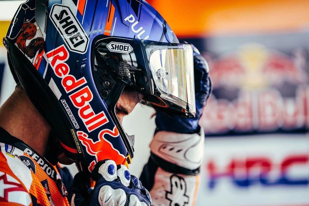 レプソル・ホンダのインスタグラム：「The last moments. ⠀⠀⠀⠀⠀⠀⠀⠀⠀ #AndaluciaGP #MotoGP #RidingForThem #MotoGPIsBack #MotoGP #AM73 #AlexMarquez73 #Racing #Repsol #Honda #Racing #RepsolHonda #HRC #RC213V #ThePowerOfDreams #Racing #Motorcycle #Team #OneHeart」