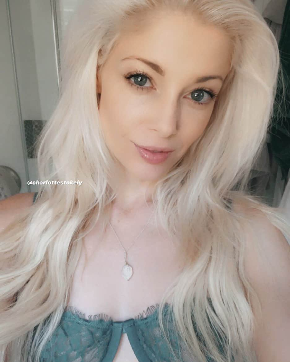 Charlotte Stokelyさんのインスタグラム写真 - (Charlotte StokelyInstagram)「Received new lingerie in the mail today! #birthdaypresent #fanmail #thankyou #charlottestokely」7月26日 8時17分 - charlottestokely