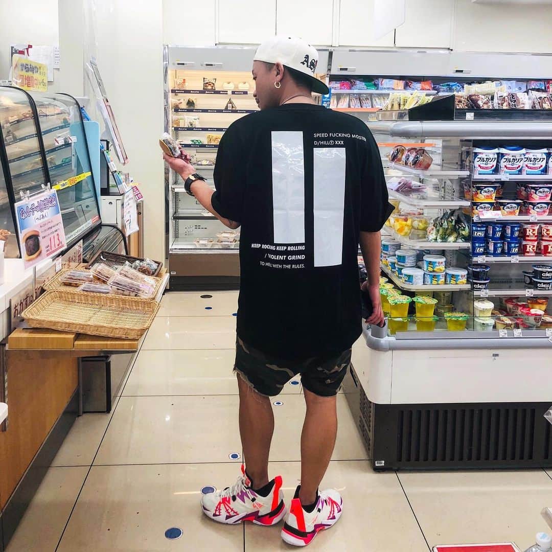 唐澤有弥のインスタグラム：「こんな時期だから感情の起伏が激しくなったりするよね。溜め込んでるよなそりゃみんな。でもイライラなんかにのまれずにそれをポジティブに捉え直す事。それが出来るのもまた人間なんだよなぁ。たまにはこんな世の中と戦ってる自分を褒めてやってーな。 て事で今日も腹からでっかい声でみんなおっはよー！」