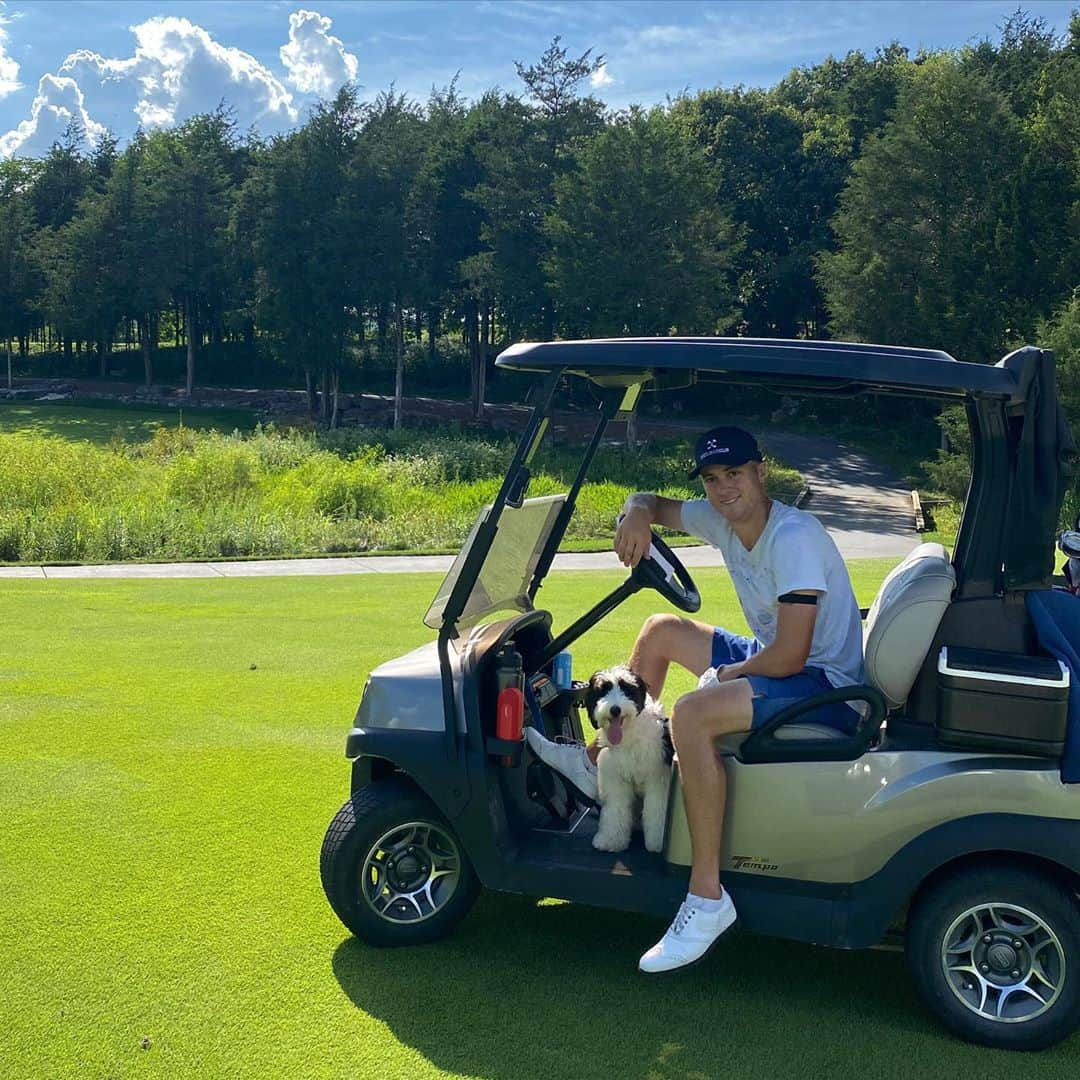 ジャスティン・トーマスさんのインスタグラム写真 - (ジャスティン・トーマスInstagram)「Had a good cart buddy for my evening round today」7月26日 8時34分 - justinthomas34