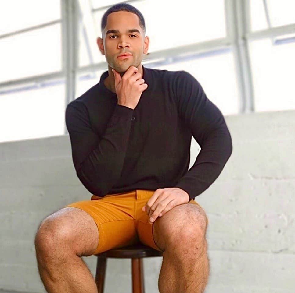 ディジョン・タルトンのインスタグラム：「What we doing today..? #saturday #funday」
