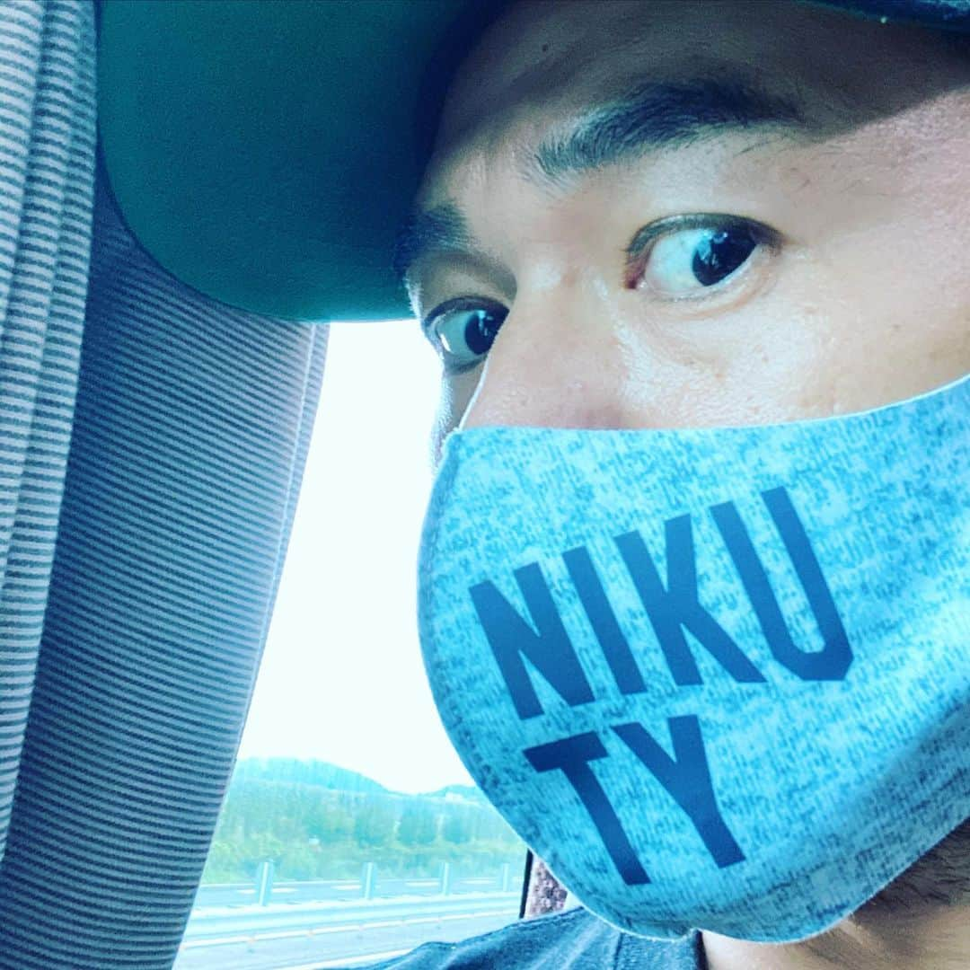 ニッチロー'さんのインスタグラム写真 - (ニッチロー'Instagram)「YAKINIKU CITY  NIKU  TY  　肉 食べよう  #yakinikucityマスク  #焼肉食べたい #焼肉 #焼肉だけど冷感マスク #冷感マスク #yakinikucity」7月26日 14時26分 - nicchiro5.1