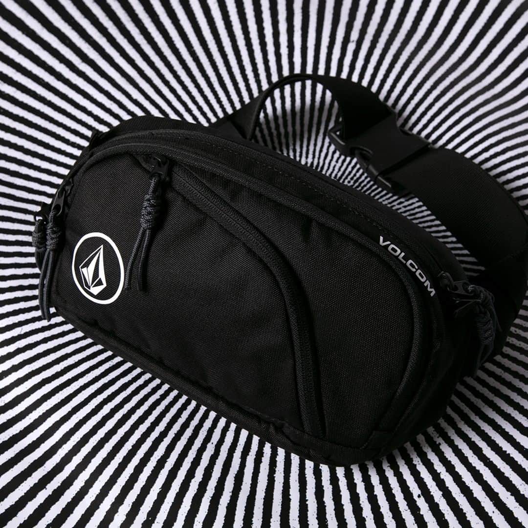 ボルコムのインスタグラム：「When pockets just aren't enough, the 'Waisted' bag has got you covered! #taptoshop」