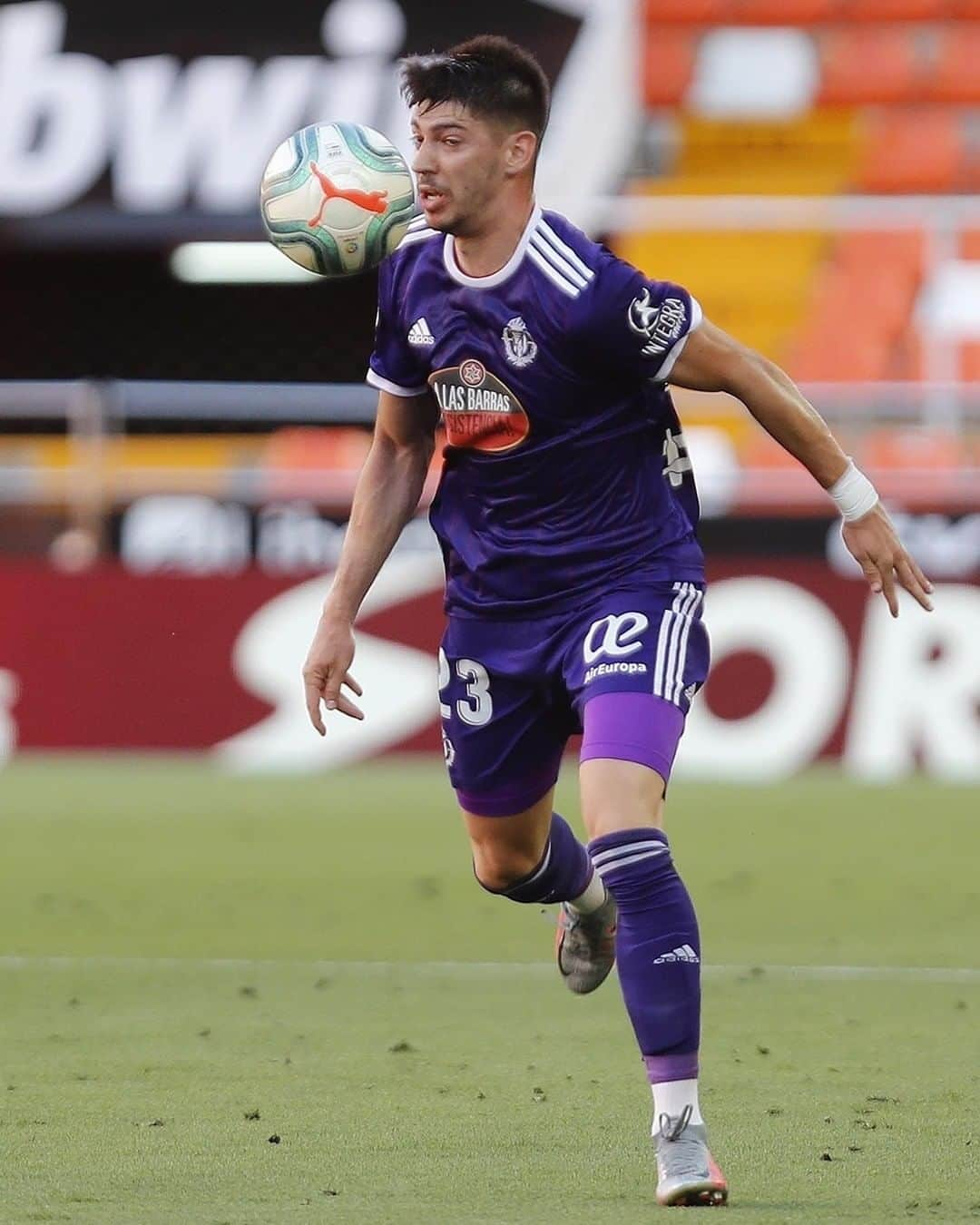 LFPさんのインスタグラム写真 - (LFPInstagram)「LOVE at first sight! 😍 💜 • ¡AMOR a primera vista! ⚽ 💜 • #Waldo #RealValladolid #LaLigaSantander #LaLiga #Football」7月26日 9時23分 - laliga