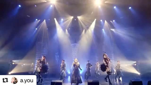 濱本和真のインスタグラム：「#夏のトラブル  ご覧いただいた皆さんありがとうございました❗️❗️  いつもなら会場に居てくれるであろう皆が居ないって言う違和感の中始まったLIVEだったけど、 LIVEが進んで行くうちにそこにいるように感じてきて、  そうしたら「いつもの感じ」になってきて、 やっぱりLIVEの最後のピースはオーディエンスの皆さんなんだなと🌟  そして配信ライブという形でもそれは感じてて、僕らのエネルギーも伝わってたらいいなって🙏🏼  とはいえ、一緒の空間で楽しめるのが一番だけど😊🌴  まあ、何が言いたいかっていうとすごく楽しい時間だった！ 僕に関わる皆さん全てにありがとうございました❗️❗️❗️ 次はどんなことができるかな😎😏😎  （まだの人はアーカイブ観てね😎）#Repost @a.you with @make_repost #Repost @a.you with @make_repost ・・・ 本日の配信ライブ、ありがとうございました！今のリアルな一座の生き様が刻まれた忘れられない時間を過ごさせていただきました。  皆様にとって、今日のステージはどんな風に映ったでしょうか...。  このライブは１週間ABEMAさんで見逃し配信されますので、まだの方は是非、お時間あるときに参戦下さいませ！！！  ハッシュタグ #夏ノトラブル をつけての皆様からの感想もお待ちしております🙏✨  改めて、本当に本当に‼️最高の夏の始まりをありがとうございました‼️‼️‼️」