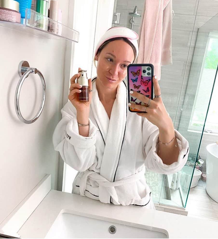 CLARINSさんのインスタグラム写真 - (CLARINSInstagram)「We’re in the mood for some #selfcare this weekend 🛁 repost @alisha 🧖‍♀️」7月26日 9時51分 - clarinsusa