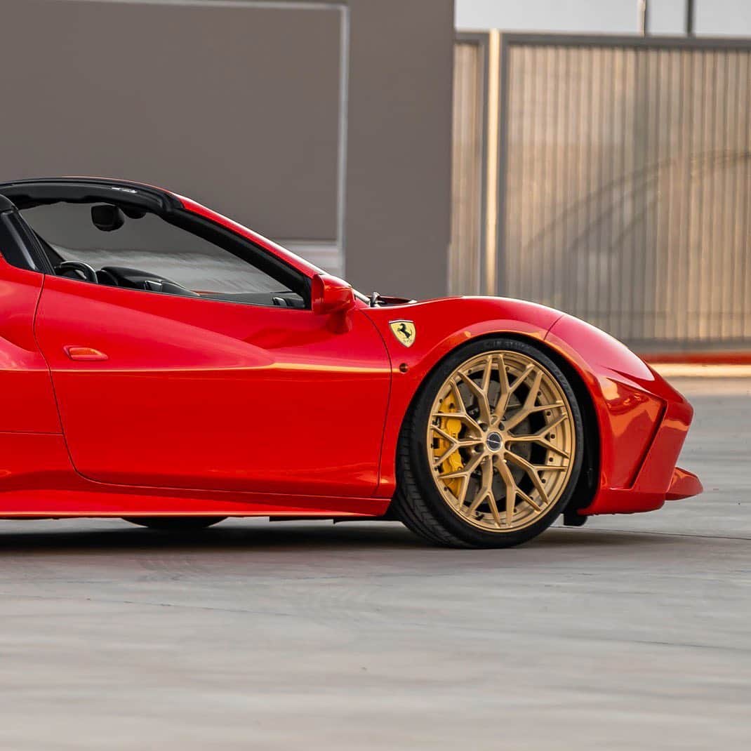 CARLiFESTYLEさんのインスタグラム写真 - (CARLiFESTYLEInstagram)「SVR Ferrari 488. HOT or NOT? For sale by @creativebespoke! #carlifestyle」7月26日 10時22分 - carlifestyle