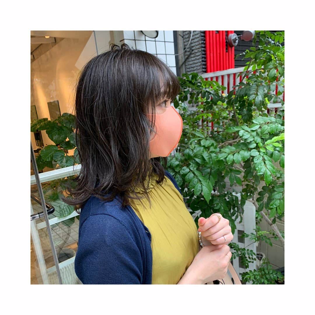 河崎良侑さんのインスタグラム写真 - (河崎良侑Instagram)「あやかちゃん　@ayaka_saito_a が来てくれました😊✨﻿ ﻿ モデルの時から、﻿ ずっと来てくれて本当にありがとう‼️‼️‼️﻿ ﻿ 今回のテーマは＂大人可愛い♡＂﻿ ﻿ いくつになっても可愛いって言われたいじゃん😘✨﻿ りょうも31歳でも可愛いって言われるとテンションあがるので😍✨✨﻿ ﻿ 今回はレイヤーを整えて、くびれミディに✂︎﻿ カラーは#透明感爆上がりカラーで🌈﻿ ﻿ ﻿ 美容室#insi#原宿#harajuku#表参道#明治神宮前#ハイトーンカラー#ブリーチ#ハイライトカラー#バレイヤージュ#グラデーションカラー#グレージュ#カーキー#マット#アッシュグレー#スモーキーカラー#髪質改善トリートメント#ヘアーアレンジ#コテ巻き#ミディアム#くびれミディ﻿ ﻿ #可愛い#kawaii﻿ #世界一楽しい美容師 ﻿ ﻿ ご予約はDMかネット予約からお願いします🙇﻿ ネット予約のURLはプロフィール欄にございます🌈﻿ ﻿ ﻿ ﻿ ﻿ ﻿ ﻿ ﻿」7月26日 10時39分 - ryosuke.kawasaki