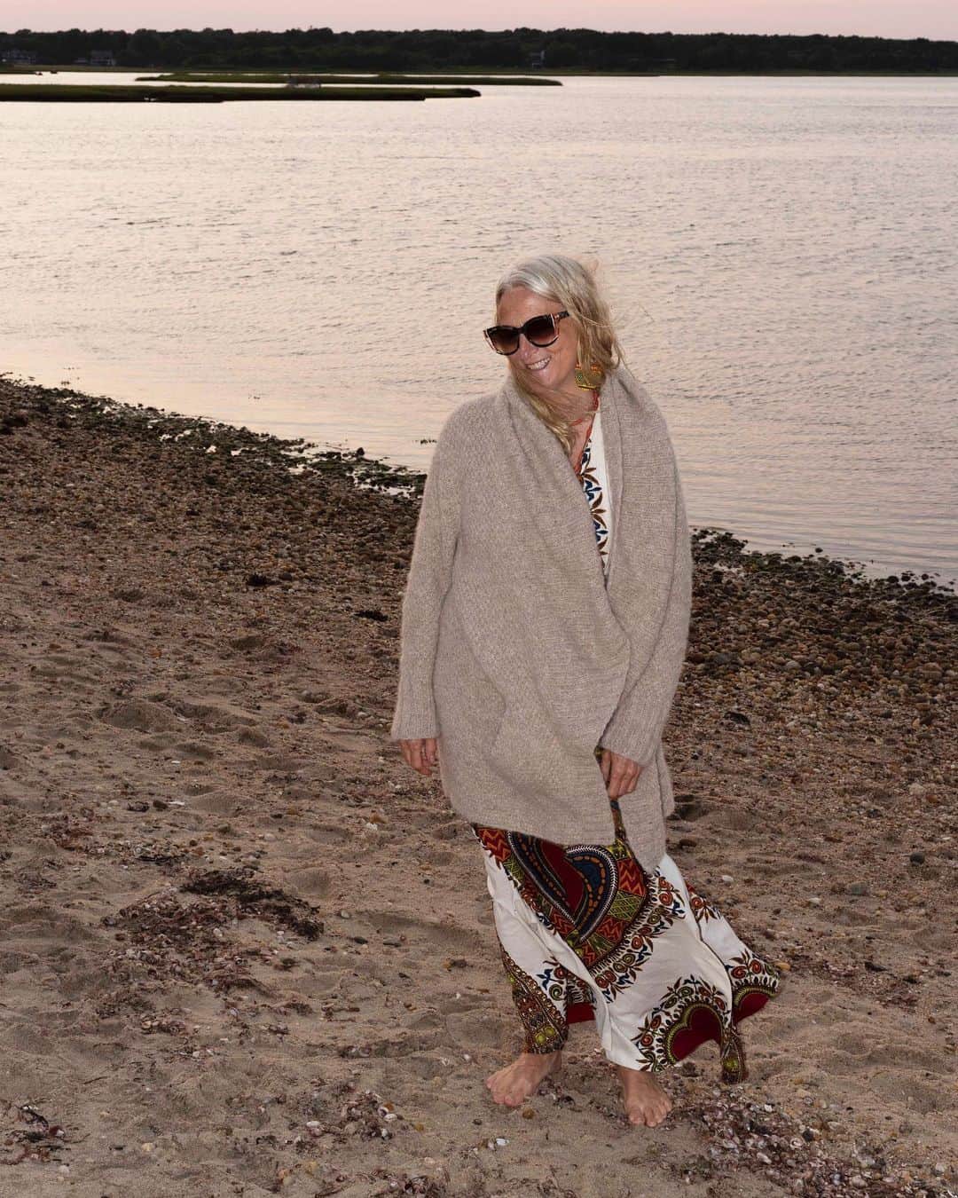 ナネットレポーのインスタグラム：「Sunset on the beach 📸 by @lbourgine」