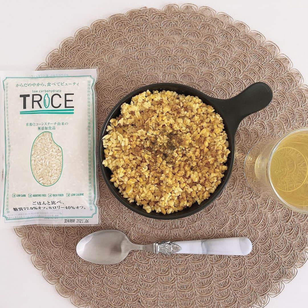 筒井愛実さんのインスタグラム写真 - (筒井愛実Instagram)「ドライカレー🍛🍽 実はTRICEの77.9%糖質カット米でとってもヘルシーなの🌾 TRICE（ @trice779 ）は米粉を1粒1粒お米の形に成形したオーガニック成分（トウモロコシなど）でできたものなので、糖質が気になるけどお米料理は楽しみたい方にぴったり🙆‍♀️🍚 とり釜飯・ドライカレー・海鮮のシーズニング付きなので色んなバリエーションが楽しめるところも最高👏💯 作り方も簡単で普通のお米を炊くのとほぼ変わらないので楽チン♪炊飯後は冷凍保存しておくこともできるのでとっても便利です🤝🧊 ． #トライス #トライスお米 #トライス779 #糖質77.9%カット #糖質制限レシピ #糖質オフレシピ #糖質制限メニュー #糖質制限食 #糖質オフごはん #低糖質米」7月26日 11時05分 - manamin_158cm