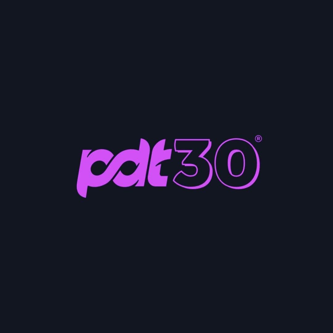 フィービー・ディ・トマソのインスタグラム：「If you don't have branding is it even a birthday..? 💜 @ivy_creative #PDT30」