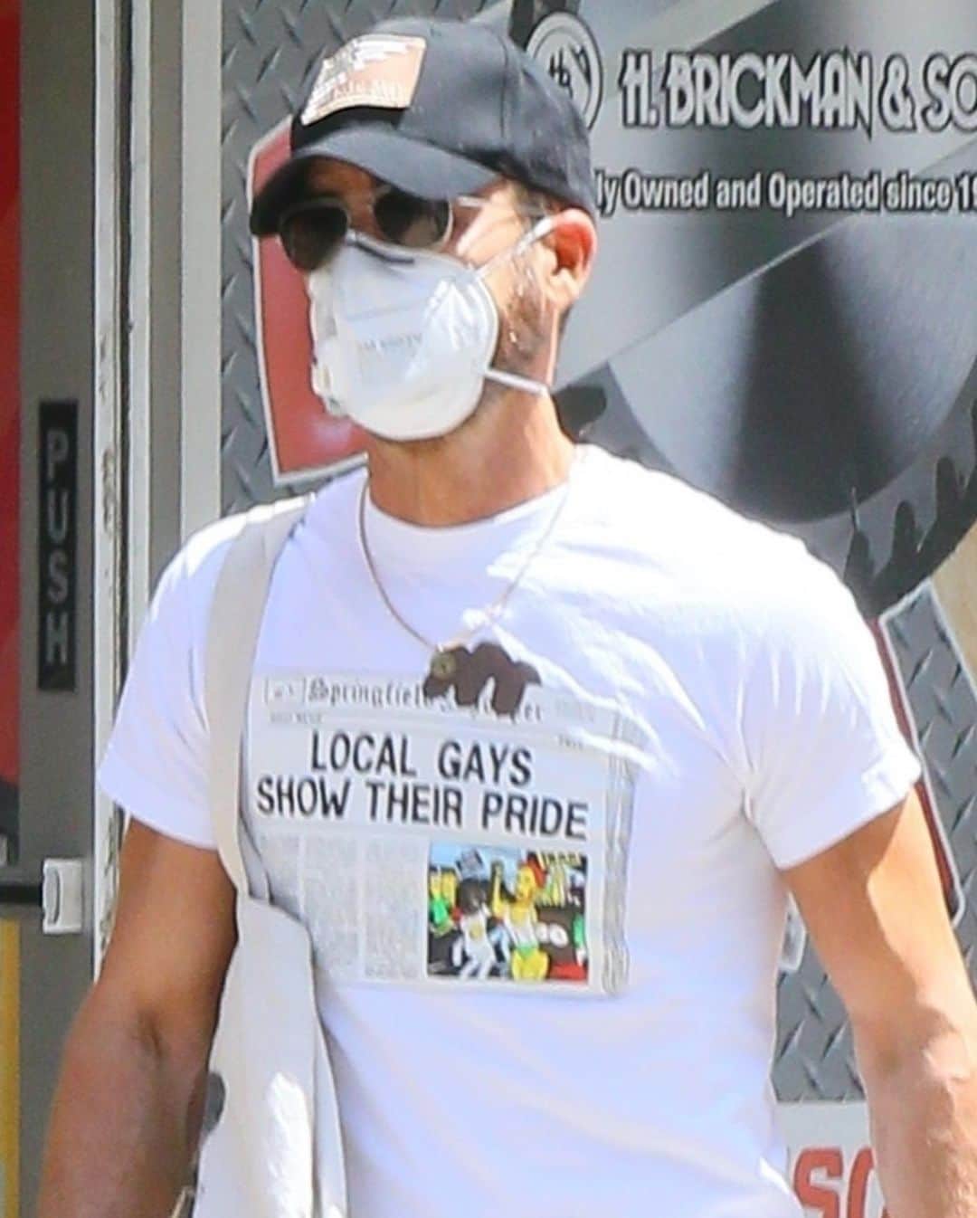Just Jaredさんのインスタグラム写真 - (Just JaredInstagram)「@justintheroux sports a “Local Gays Show Their Pride” T-shirt while running errands with his dog Kuma.  #JustinTheroux Photos: Backgrid」7月26日 11時01分 - justjared
